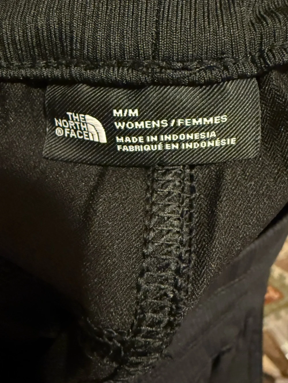 The North Face woman's like new Black Jogger pants size M - Picture 6 of 8